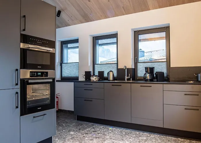 In Near Krimml Falls 瓦尔德平古