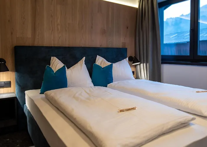 In Near Krimml Falls 瓦尔德平古